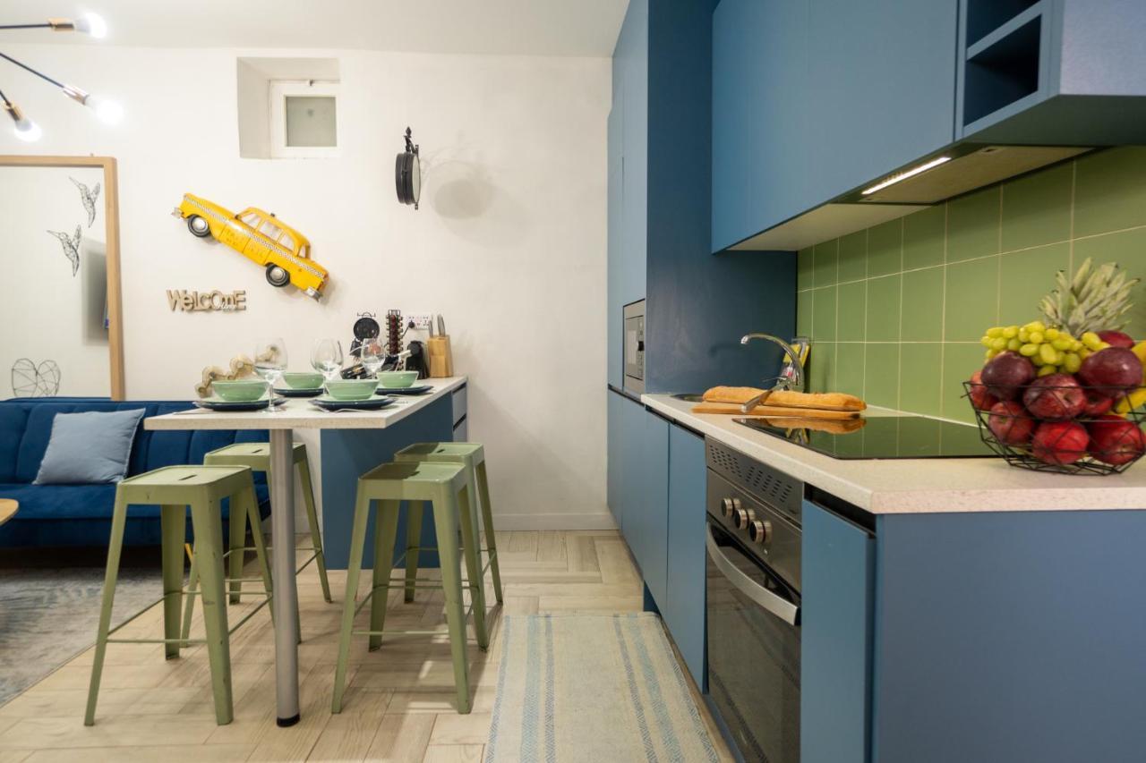Cozy Apartment Puerta Del Sol & Private Patio Madrid Exterior photo