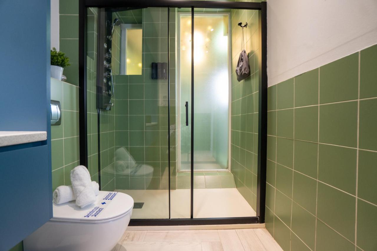 Cozy Apartment Puerta Del Sol & Private Patio Madrid Exterior photo