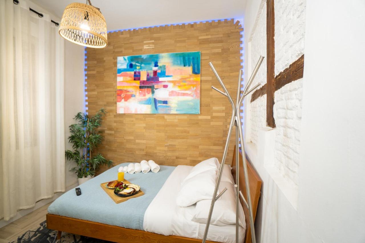 Cozy Apartment Puerta Del Sol & Private Patio Madrid Exterior photo