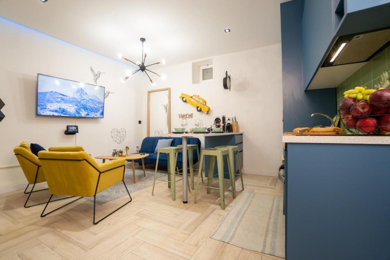 Cozy Apartment Puerta Del Sol & Private Patio Madrid Exterior photo
