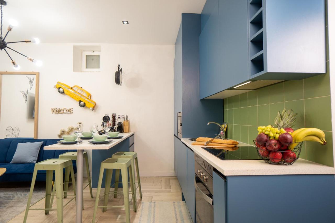 Cozy Apartment Puerta Del Sol & Private Patio Madrid Exterior photo